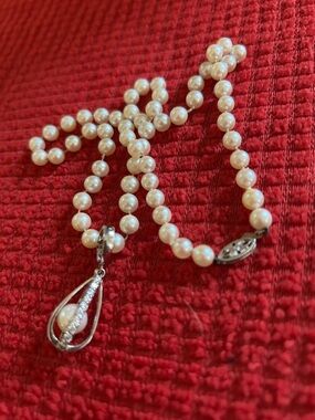 VTG Cultured Pearls Necklace 17 3/4” 14KT White Gold Clasp/925 Silver Pendant